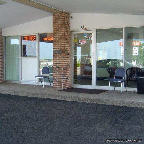 Relax Inn St. Robert Exterior photo