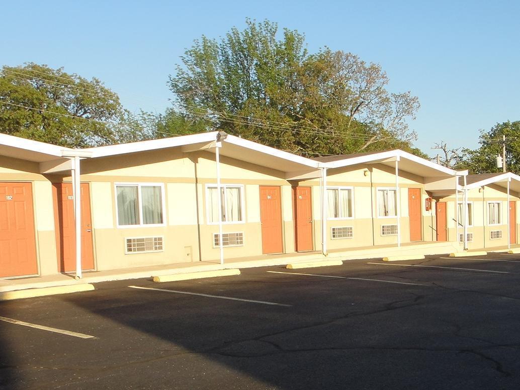 Relax Inn St. Robert Exterior photo