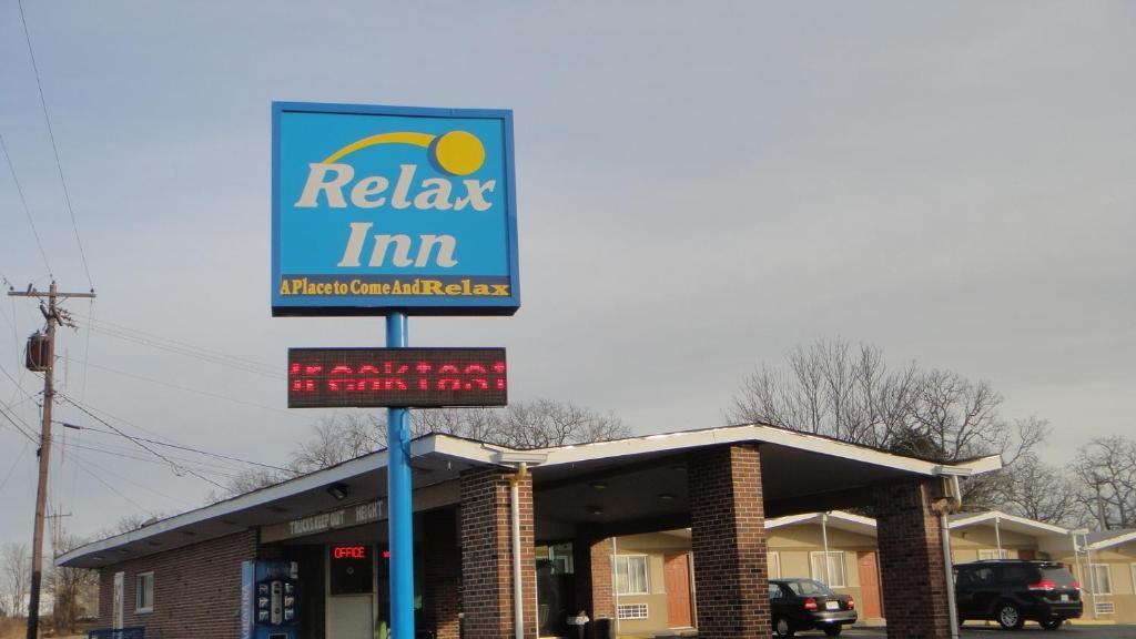 Relax Inn St. Robert Exterior photo