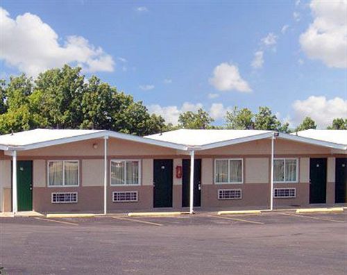 Relax Inn St. Robert Exterior photo