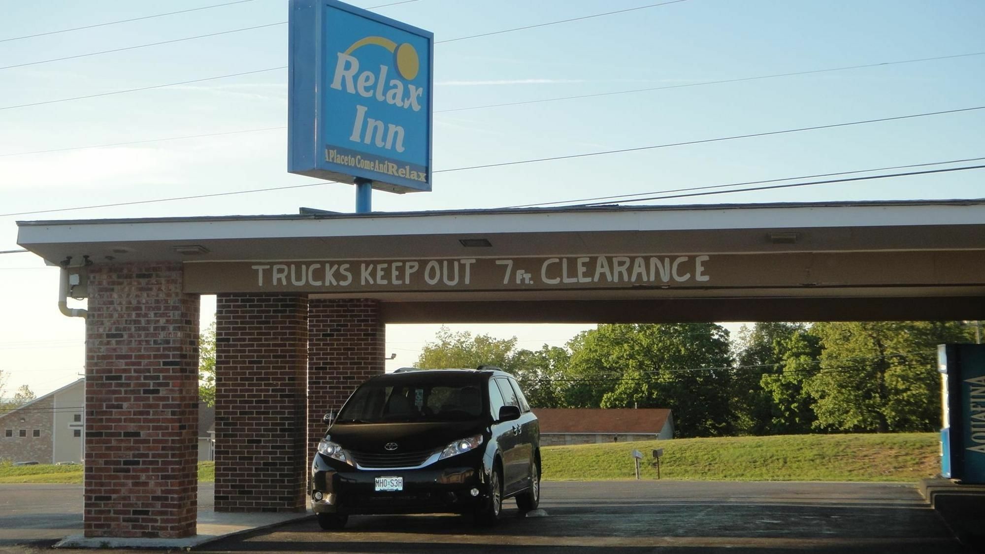 Relax Inn St. Robert Exterior photo