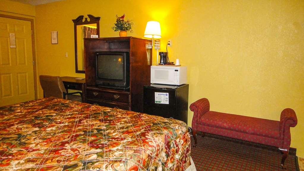 Relax Inn St. Robert Room photo
