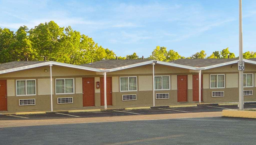 Relax Inn St. Robert Exterior photo